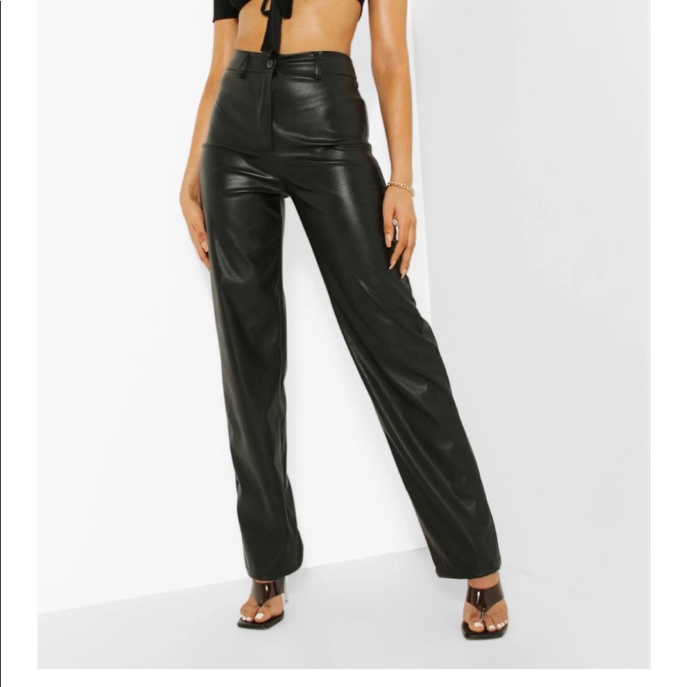 NWT Boohoo Faux Leather Highwaist Pant